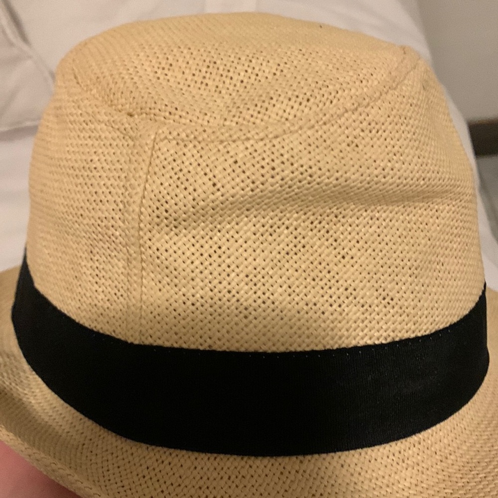 i’m selling a brown yellowish hat